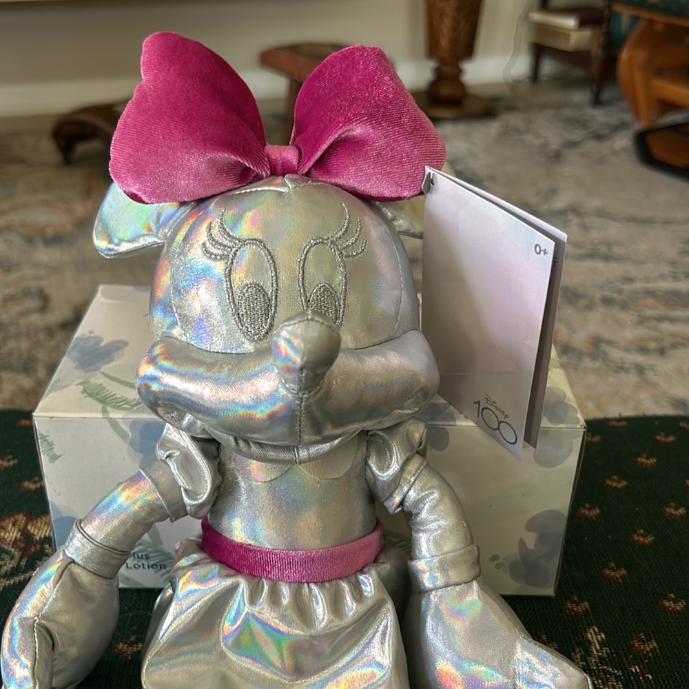Minnie mouse hundredth anniversary silver trimmed in pink 12 inch stuffy - Picture 2 of 6